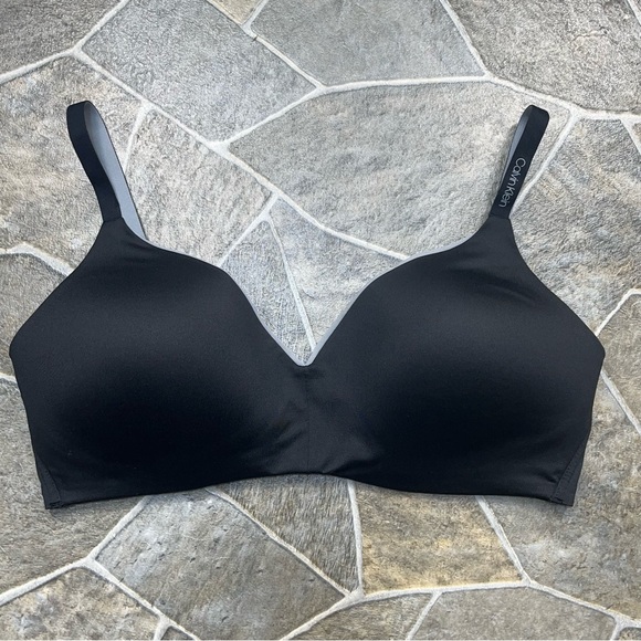 Calvin Klein Wireless Bra - Picture 3 of 9